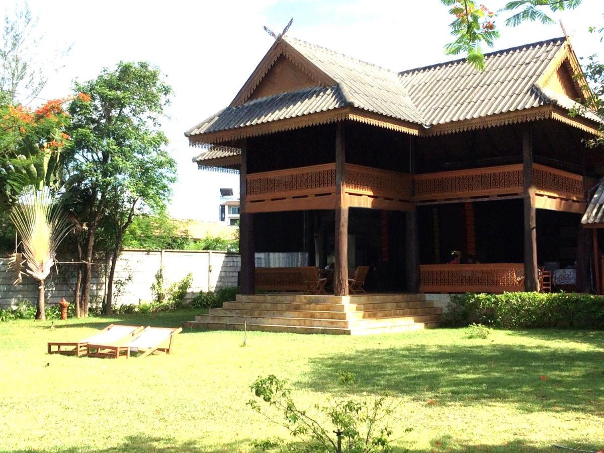 Ruen Thai Rim Haad Thang Kwian Exterior foto