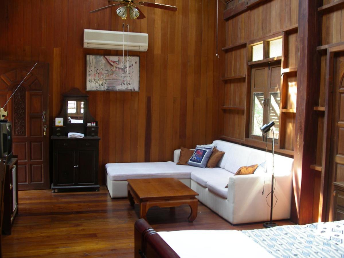 Ruen Thai Rim Haad Thang Kwian Exterior foto