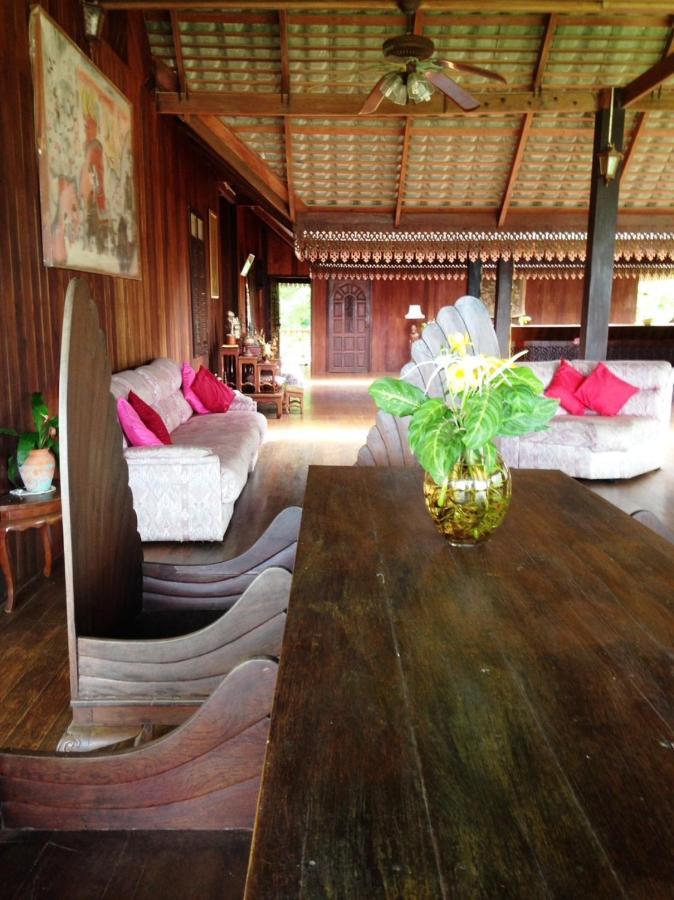 Ruen Thai Rim Haad Thang Kwian Exterior foto