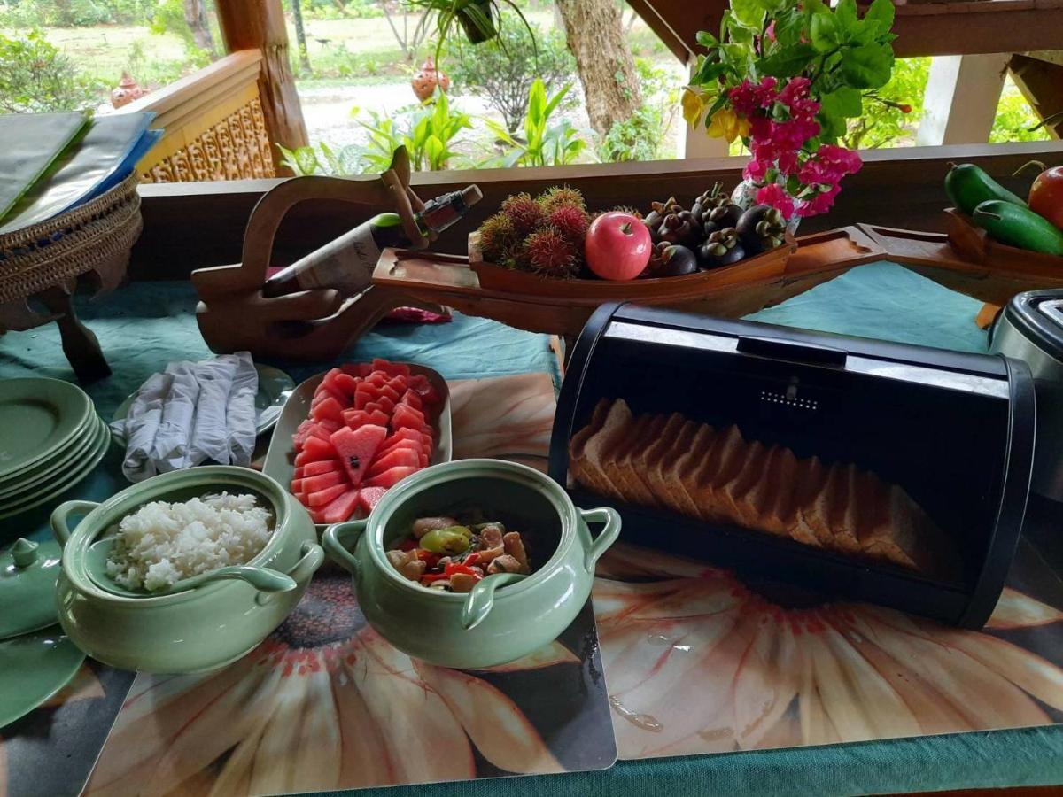 Ruen Thai Rim Haad Thang Kwian Exterior foto