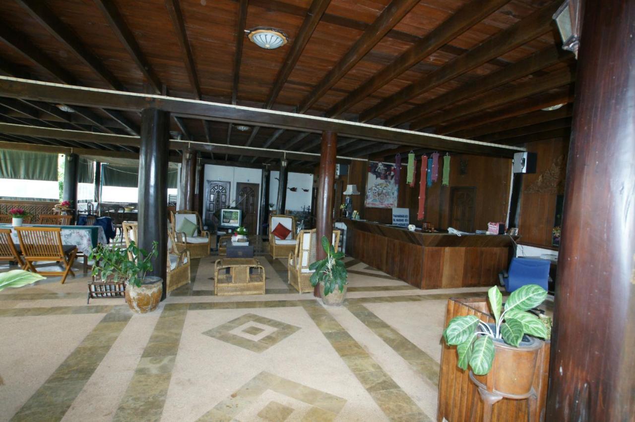 Ruen Thai Rim Haad Thang Kwian Exterior foto
