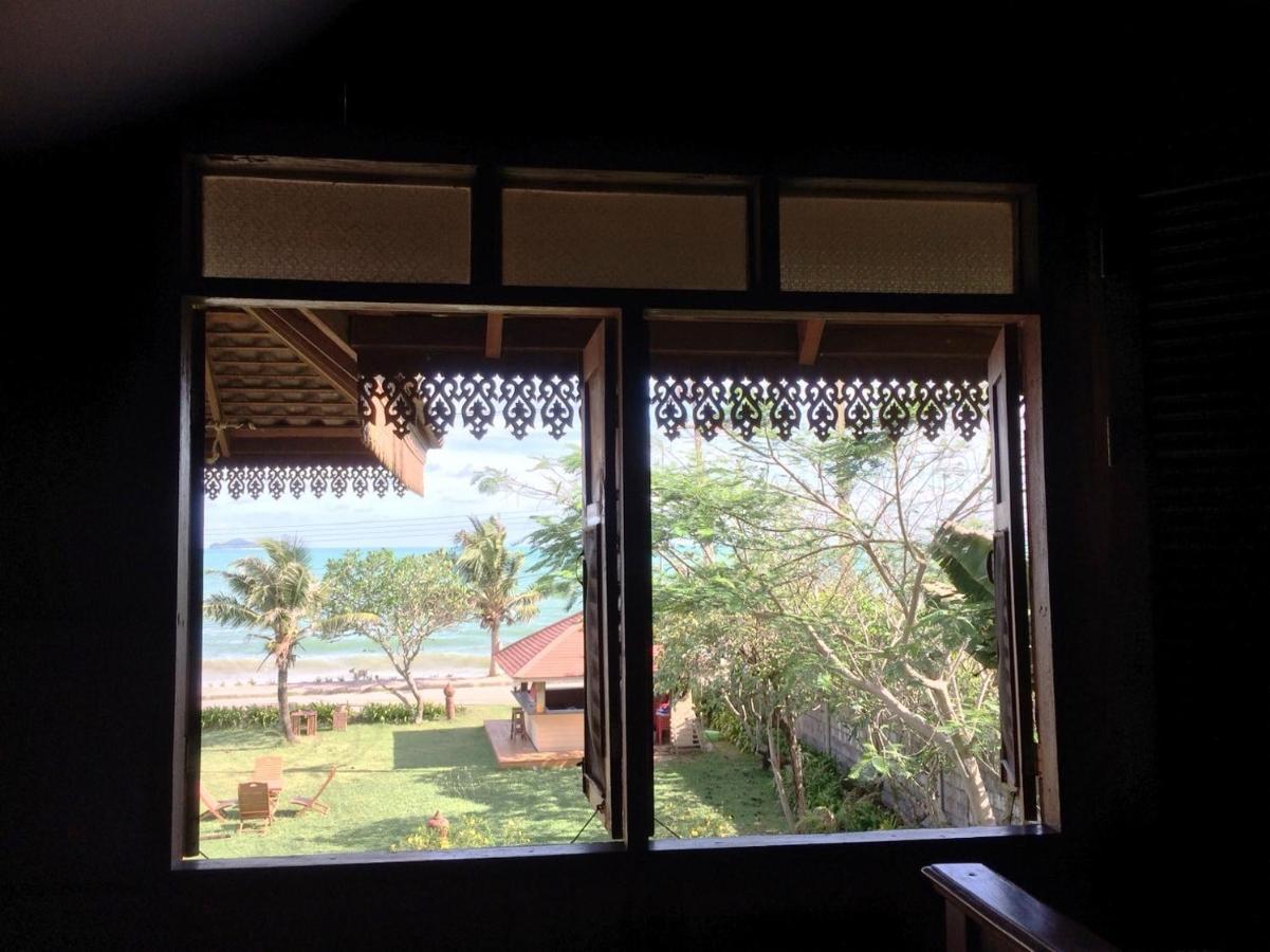 Ruen Thai Rim Haad Thang Kwian Exterior foto