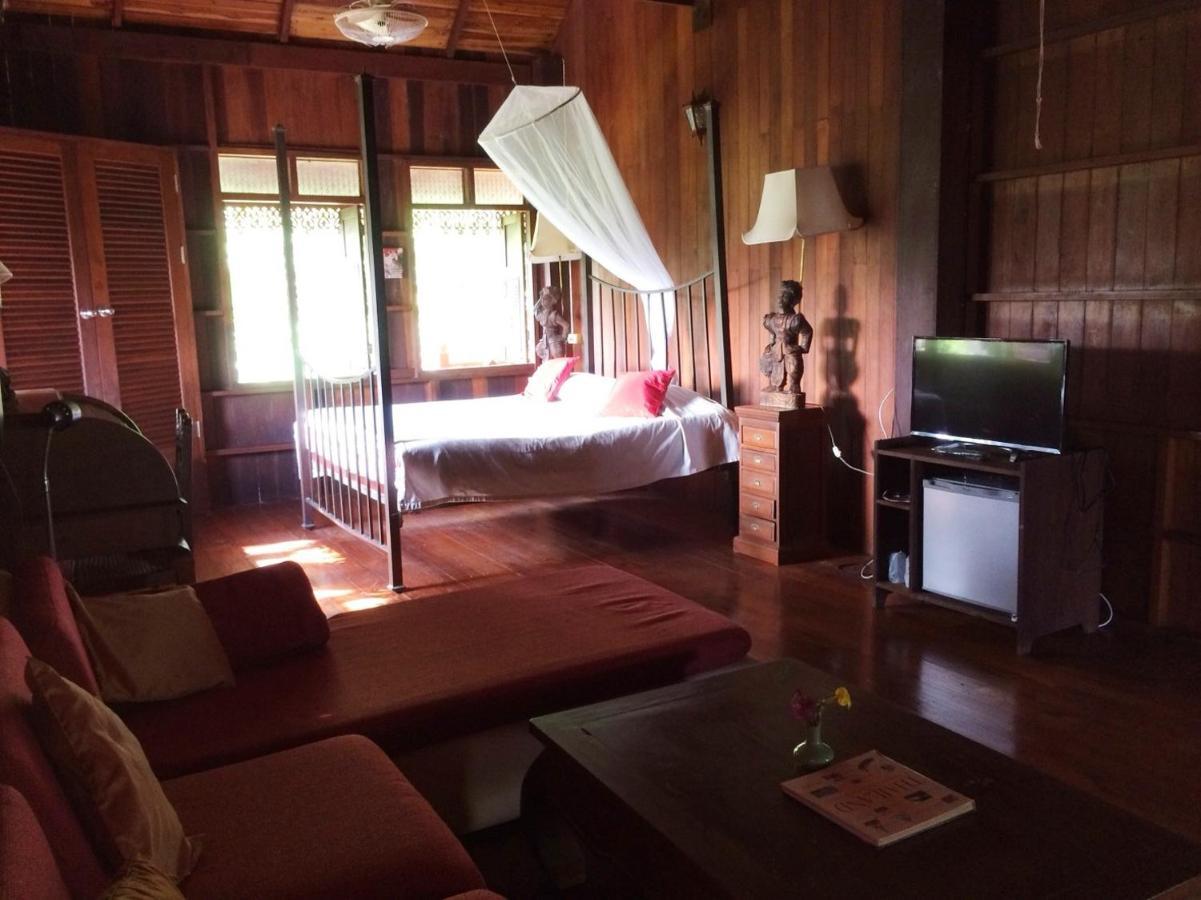 Ruen Thai Rim Haad Thang Kwian Exterior foto