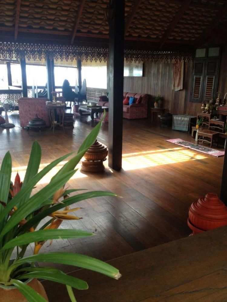 Ruen Thai Rim Haad Thang Kwian Exterior foto