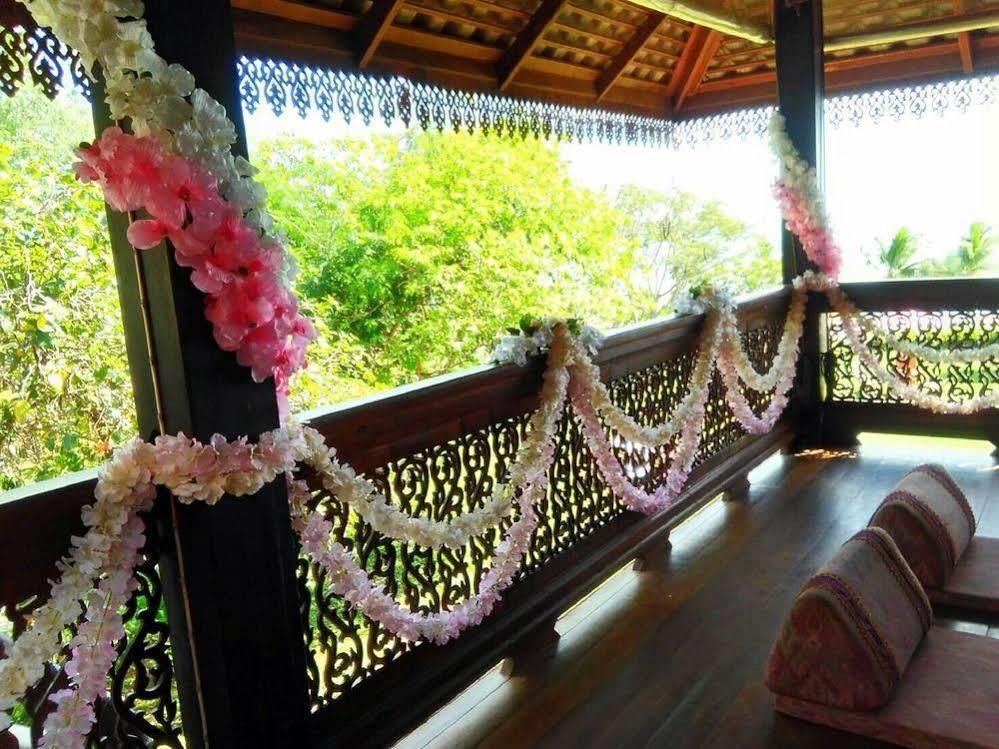 Ruen Thai Rim Haad Thang Kwian Exterior foto
